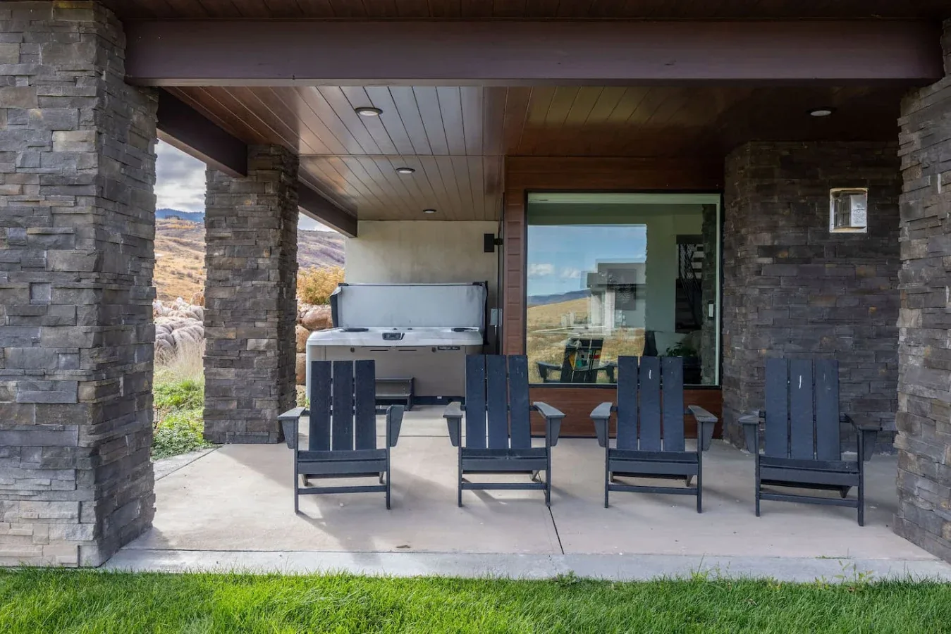 The Luxury Lodge — photo 3 of 9